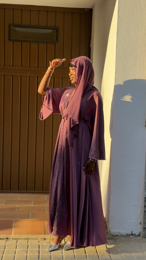 Abaya Zareen